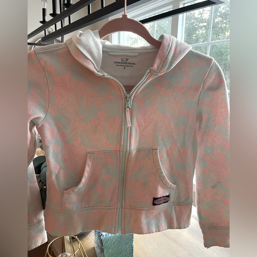 Girls Vineyard Vines Zip Up hoodie size small.